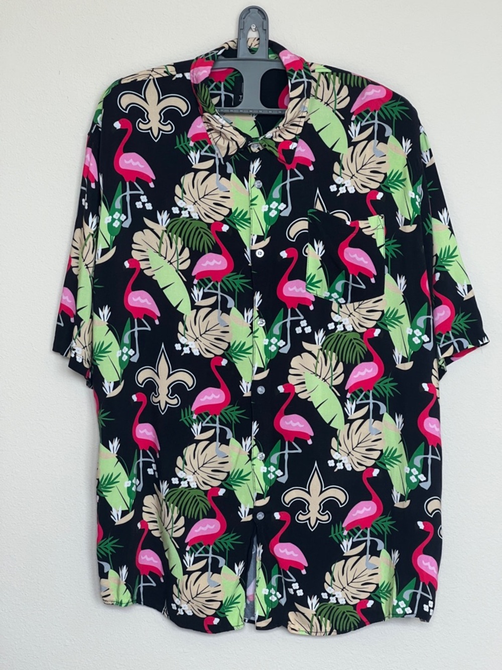 NFL Team Apparel New Orleans Saints Tropical Flamingo Button-Up Shirt